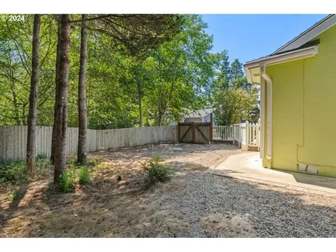 3866 Spruce Street Florence OR 97439
