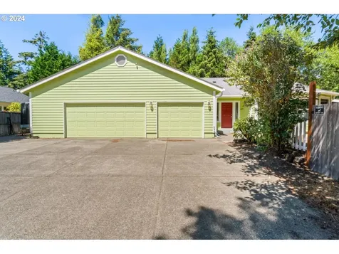 3866 Spruce Street Florence OR 97439