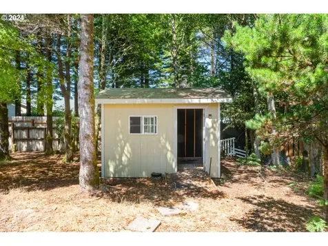 3866 Spruce Street Florence OR 97439