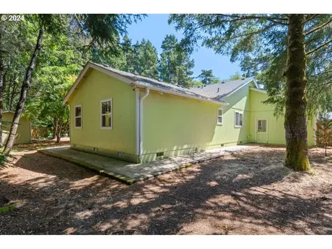 3866 Spruce Street Florence OR 97439