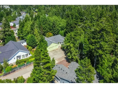 3866 Spruce Street Florence OR 97439