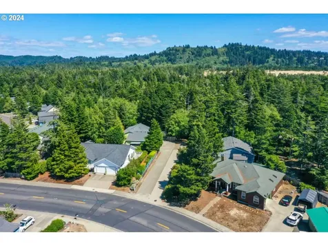3866 Spruce Street Florence OR 97439