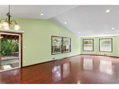 3866 Spruce Street Florence OR 97439