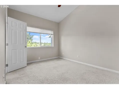 14827 SW Kraft Loop Portland OR 97223