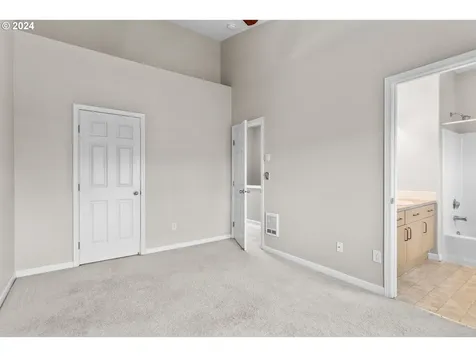 14827 SW Kraft Loop Portland OR 97223