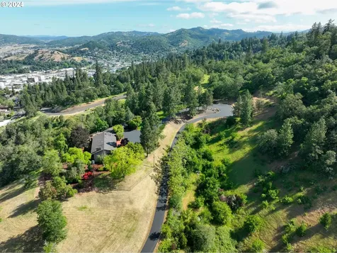1475 SE Kane Street Roseburg OR 97470