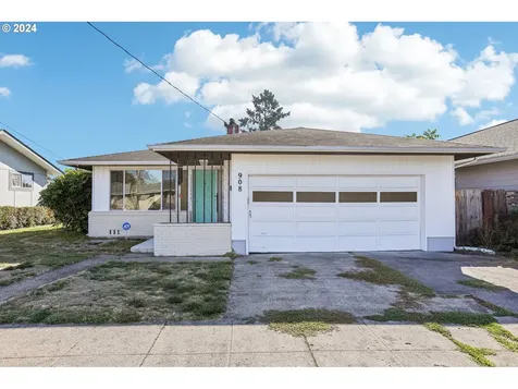 908 S 3rd Avenue Kelso WA 98626