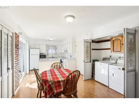 908 S 3rd Avenue Kelso WA 98626