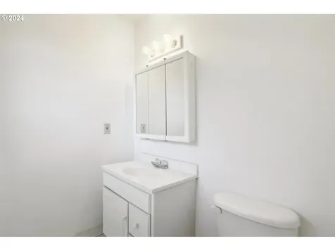 908 S 3rd Avenue Kelso WA 98626
