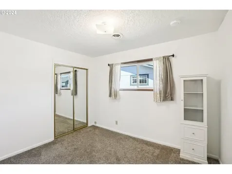 908 S 3rd Avenue Kelso WA 98626