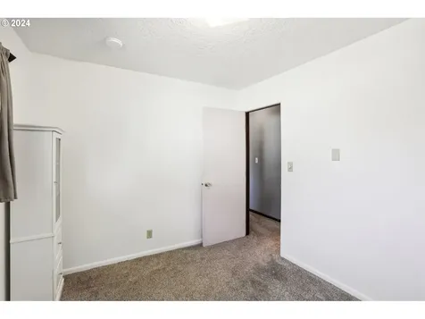 908 S 3rd Avenue Kelso WA 98626