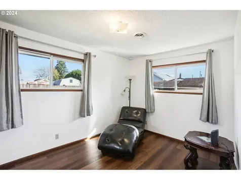 908 S 3rd Avenue Kelso WA 98626