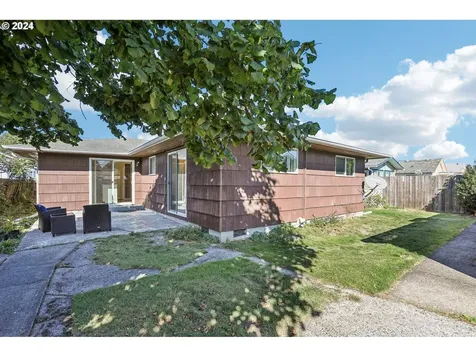 908 S 3rd Avenue Kelso WA 98626