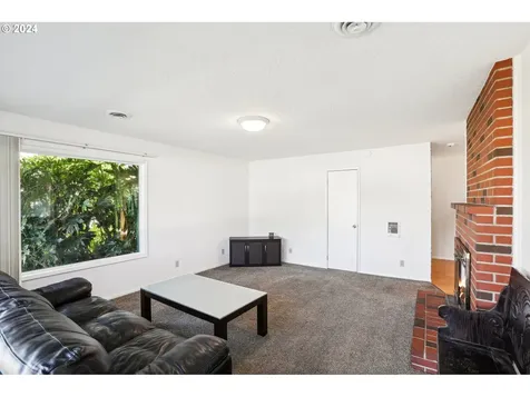 908 S 3rd Avenue Kelso WA 98626