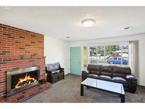 908 S 3rd Avenue Kelso WA 98626