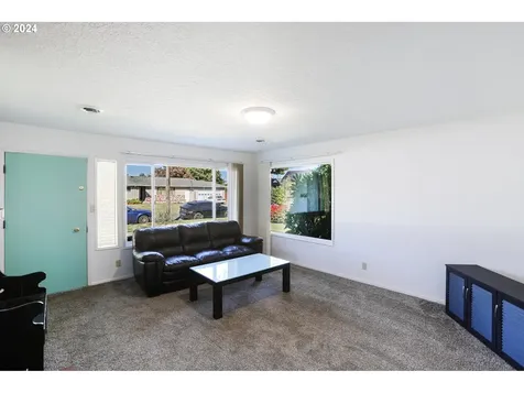 908 S 3rd Avenue Kelso WA 98626