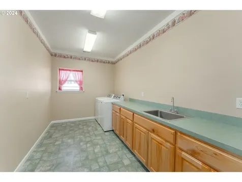 18235 Dixonville Road Roseburg OR 97470