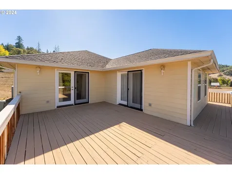 18235 Dixonville Road Roseburg OR 97470