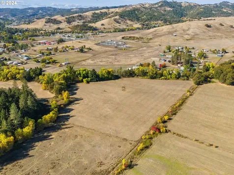 18235 Dixonville Road Roseburg OR 97470