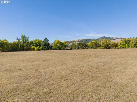 18235 Dixonville Road Roseburg OR 97470