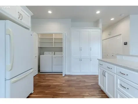2086 Lake Shore Drive Eugene OR 97408