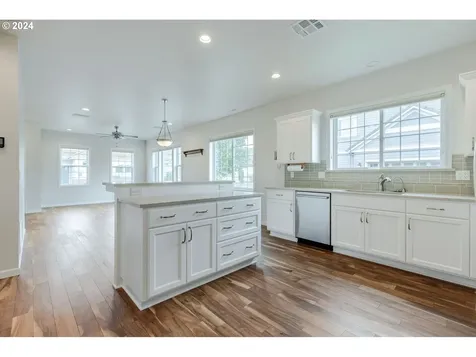 2086 Lake Shore Drive Eugene OR 97408