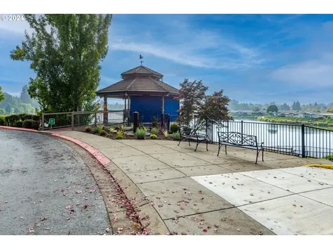 2086 Lake Shore Drive Eugene OR 97408