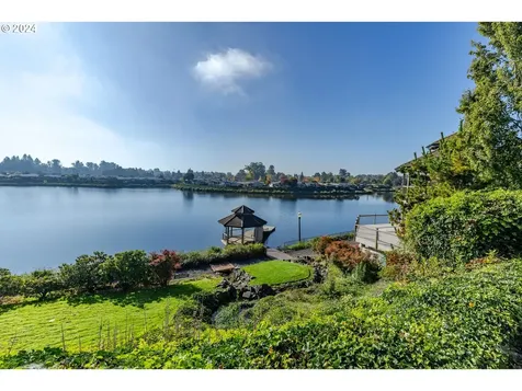 2086 Lake Shore Drive Eugene OR 97408