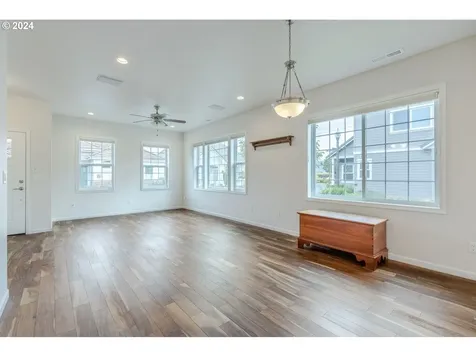 2086 Lake Shore Drive Eugene OR 97408