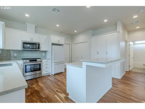 2086 Lake Shore Drive Eugene OR 97408