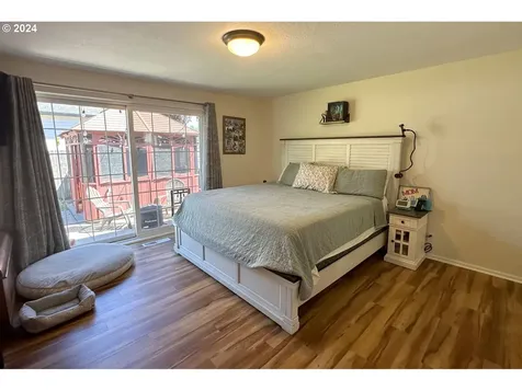 2093 8th Street Springfield OR 97477