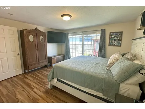 2093 8th Street Springfield OR 97477