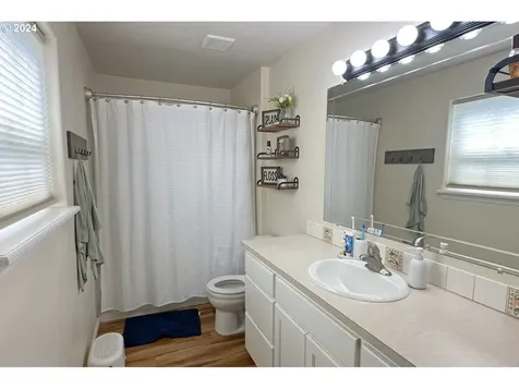 2093 8th Street Springfield OR 97477