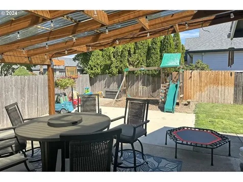 2093 8th Street Springfield OR 97477