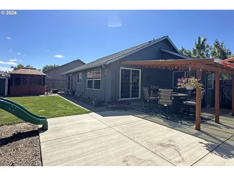 2093 8th Street Springfield OR 97477