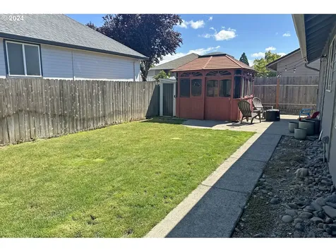 2093 8th Street Springfield OR 97477