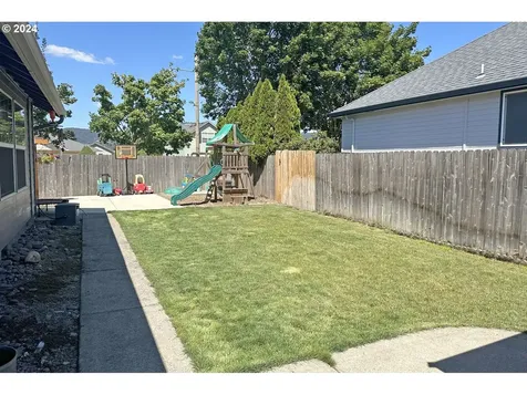 2093 8th Street Springfield OR 97477
