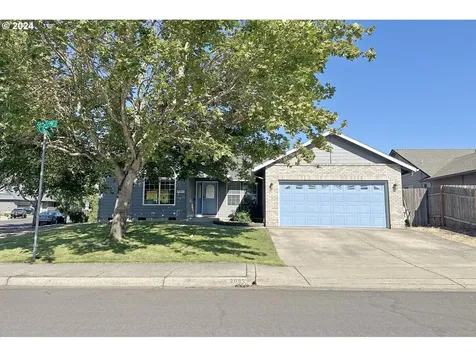 2093 8th Street Springfield OR 97477