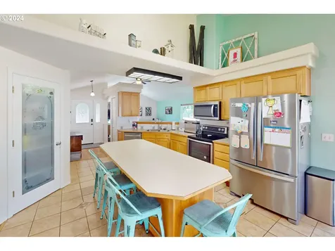 2093 8th Street Springfield OR 97477