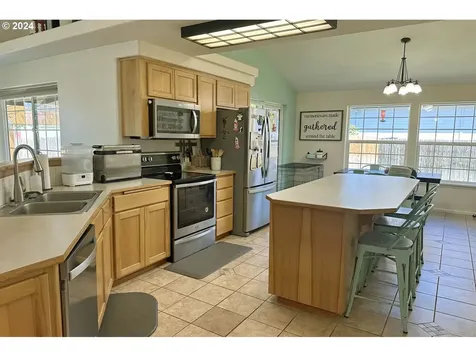2093 8th Street Springfield OR 97477