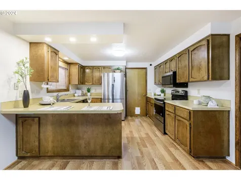 182 NE 14th Avenue Canby OR 97013