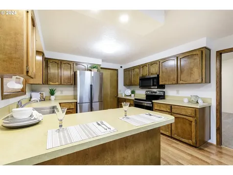 182 NE 14th Avenue Canby OR 97013