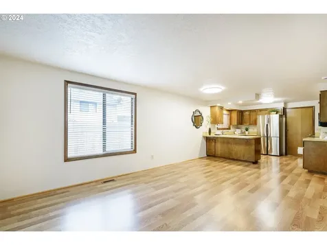 182 NE 14th Avenue Canby OR 97013
