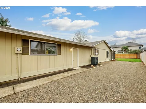 182 NE 14th Avenue Canby OR 97013
