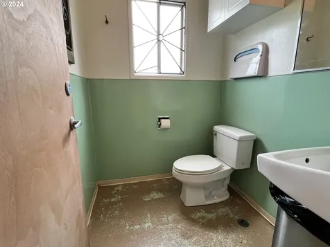 34635 Highway 101 Business Astoria OR 97103