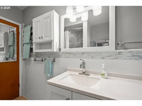 13516 NE 72nd Street Vancouver WA 98682