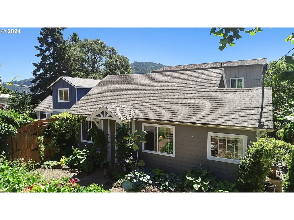 115 W Franklin Street Bingen WA 98605