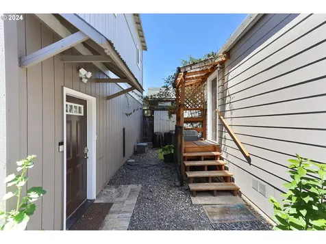 115 W Franklin Street Bingen WA 98605