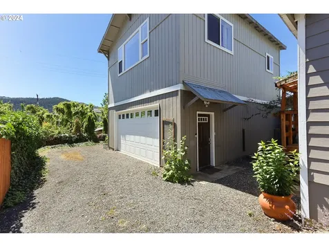 115 W Franklin Street Bingen WA 98605