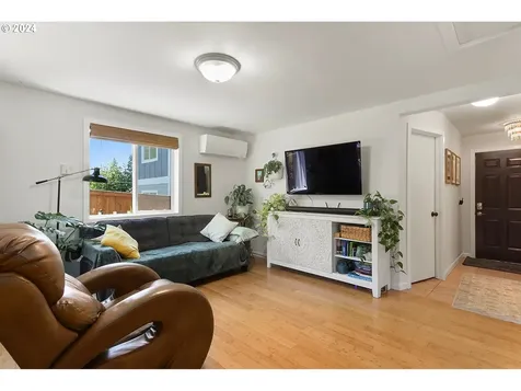 115 W Franklin Street Bingen WA 98605